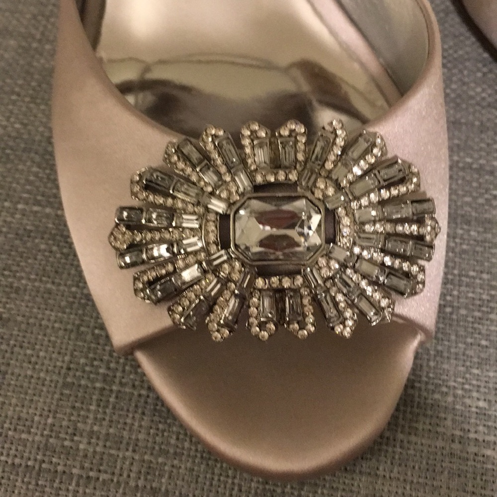 Silver wedding shoes! 👰🏽👡